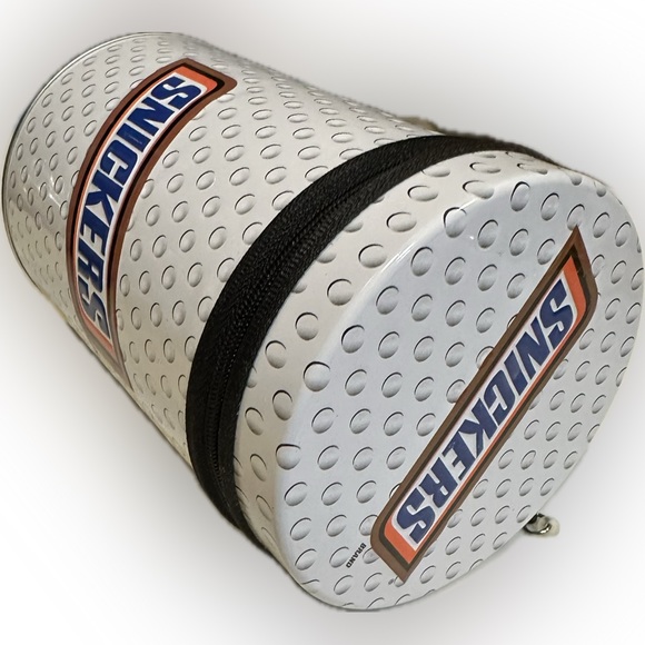 VTG 2004 SNICKERS ZIPPER LID GOLF TIN DECOR STORAGE 6.25”x4” WHITE BROWN ORANGE - Picture 4 of 12